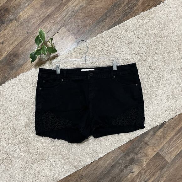 Torrid Size 16 Black Lace Detail Mid Rise Frayed Edgy Denim Shorts - Picture 1 of 5